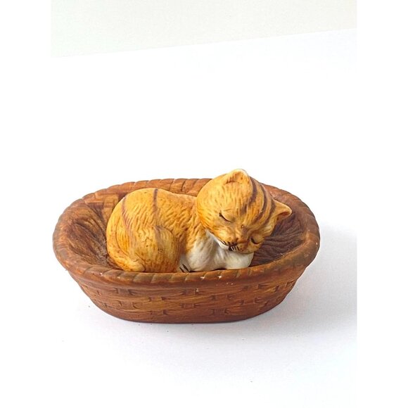 Vintage Ceramic Sleeping Cat In Basket Figurine Orange Blond Kitty - Picture 1 of 4